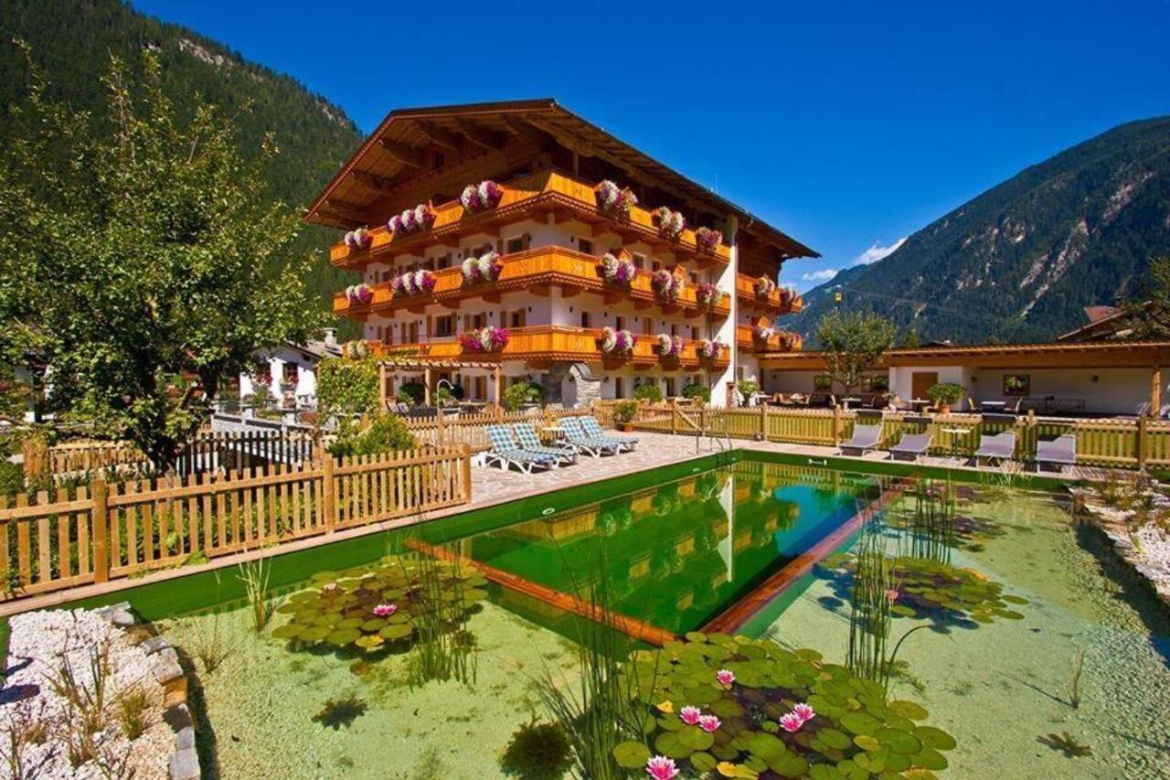 Landhotel Rauchenwalderhof Mayrhofen Exterior photo