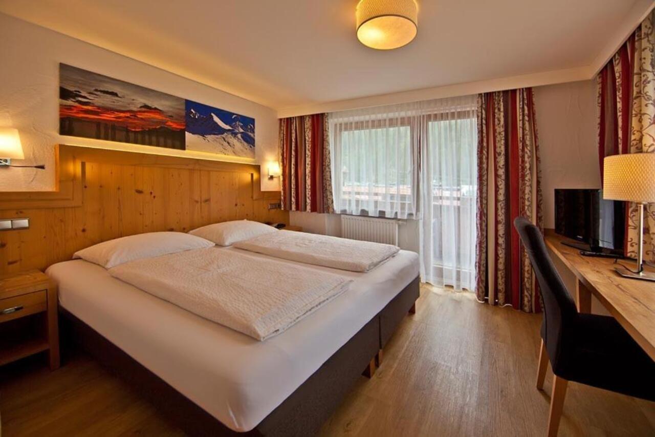 Landhotel Rauchenwalderhof Mayrhofen Exterior photo