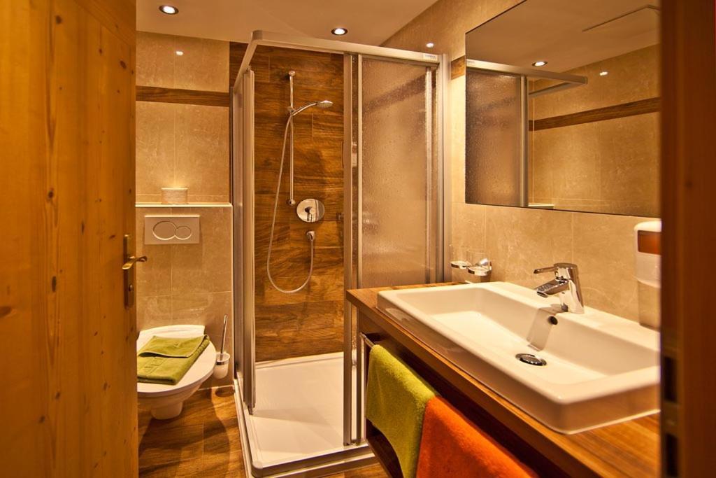 Landhotel Rauchenwalderhof Mayrhofen Room photo
