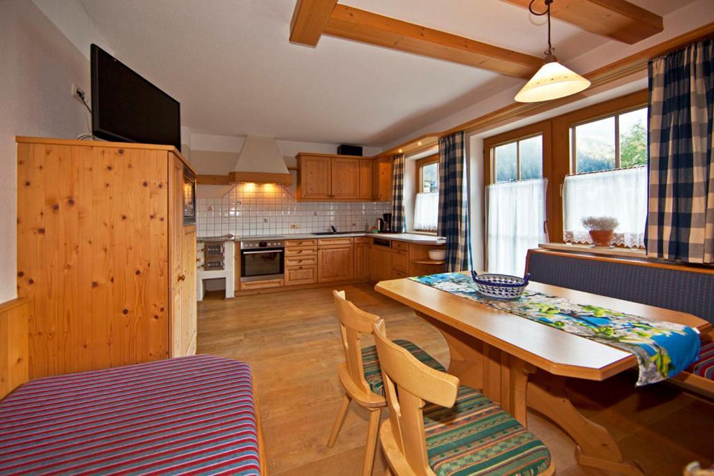 Landhotel Rauchenwalderhof Mayrhofen Room photo