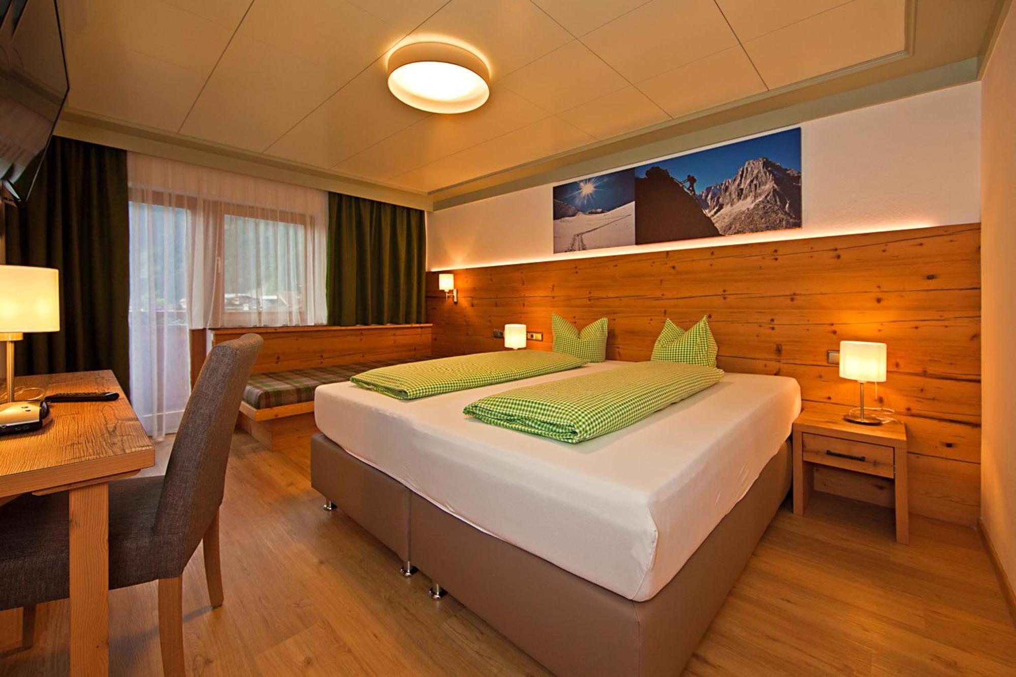 Landhotel Rauchenwalderhof Mayrhofen Room photo