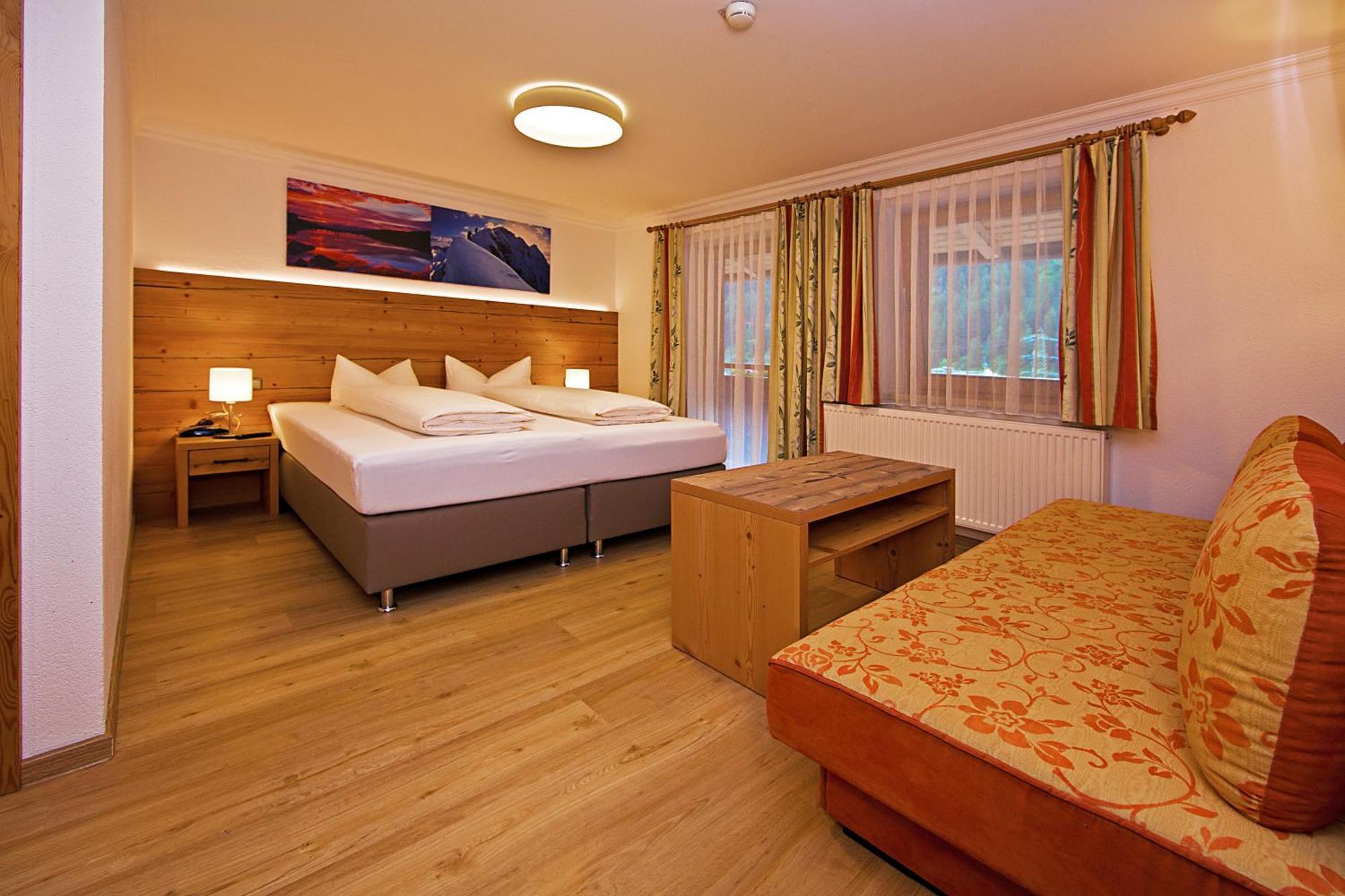 Landhotel Rauchenwalderhof Mayrhofen Room photo