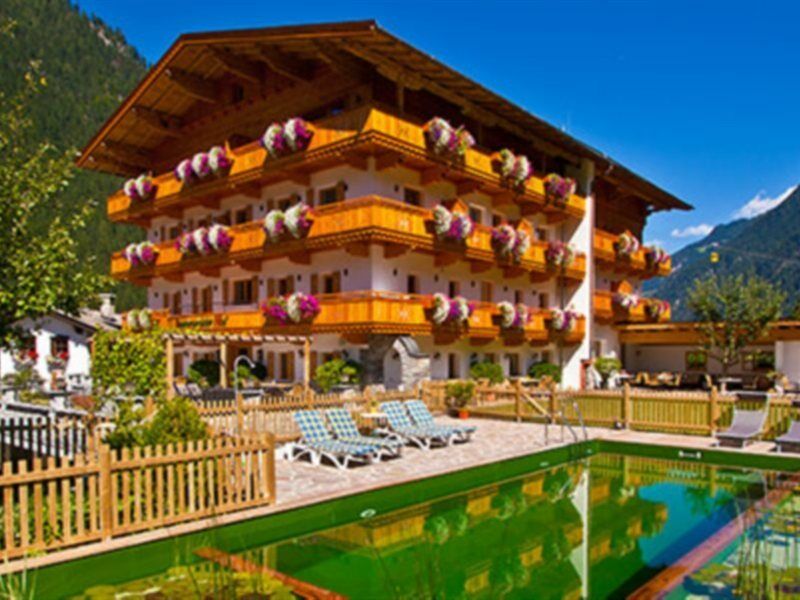 Landhotel Rauchenwalderhof Mayrhofen Exterior photo